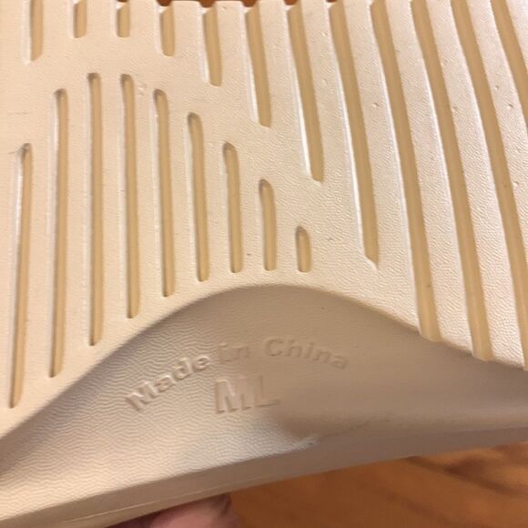 Ladies orthopedic Size M/L medium/large flip-flops cream color w/arch support - Picture 7 of 9